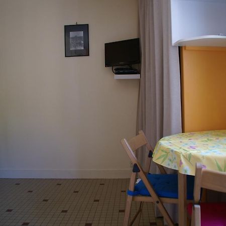 Au Coeur De Bourg Csm Apartment Courseulles-sur-Mer Room photo
