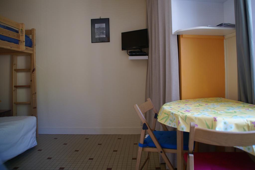 Au Coeur De Bourg Csm Apartment Courseulles-sur-Mer Room photo